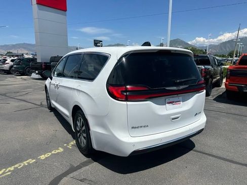 Used 2023 Chrysler Pacifica Limited FWD image 9