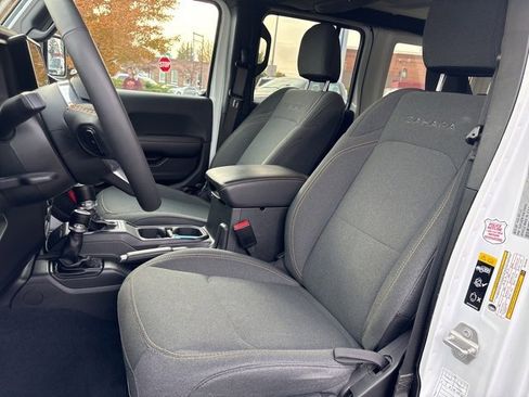 Used 2024 Jeep Wrangler Sahara image 15