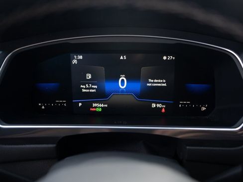 Used 2022 Volkswagen Tiguan SE image 25