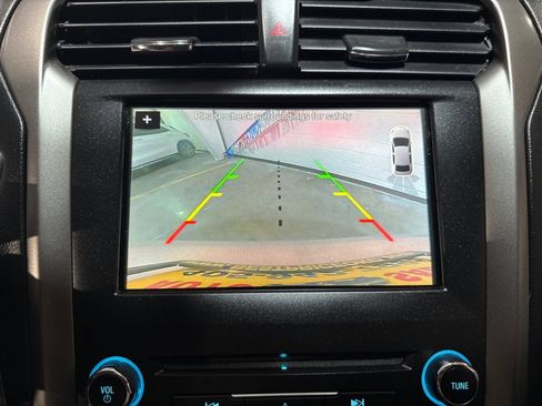 Used 2018 Ford Fusion SE w/ Fusion SE Technology Package FWD image 14