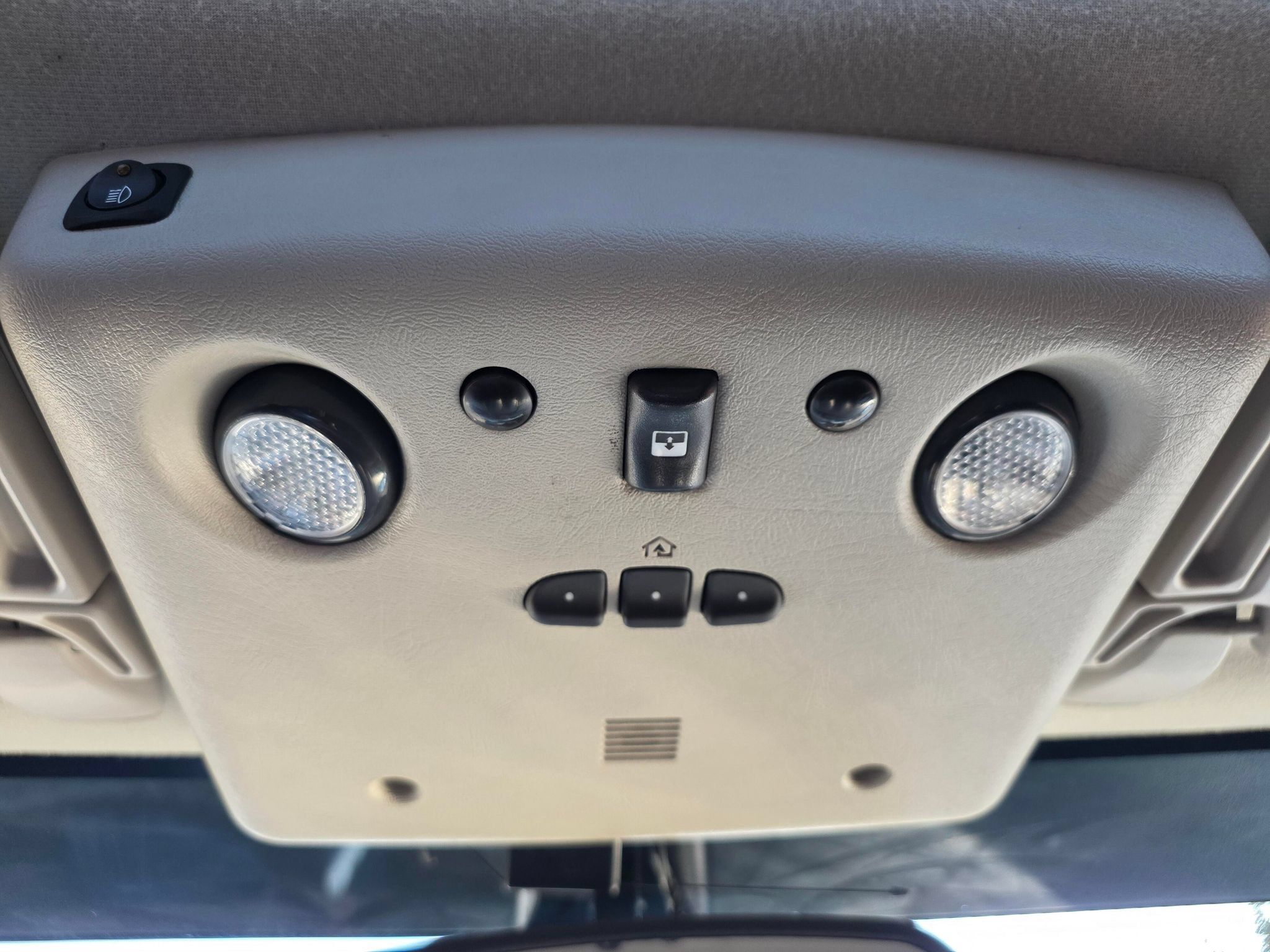 Used 2005 HUMMER H2 SUT w/ Preferred Equipment Group AWD/4WD image 18