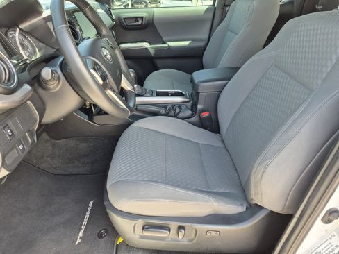 Used 2021 Toyota Tacoma SR5 AWD/4WD image 16