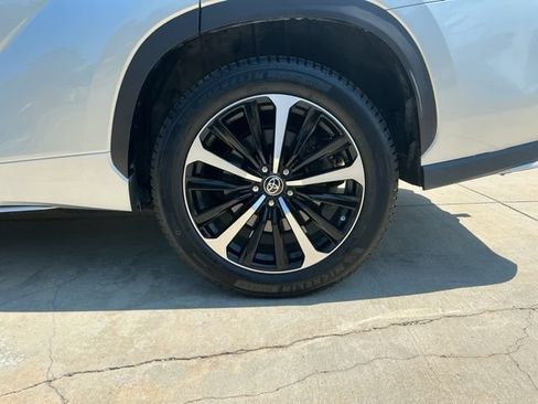 Used 2021 Toyota Highlander XSE AWD/4WD image 33