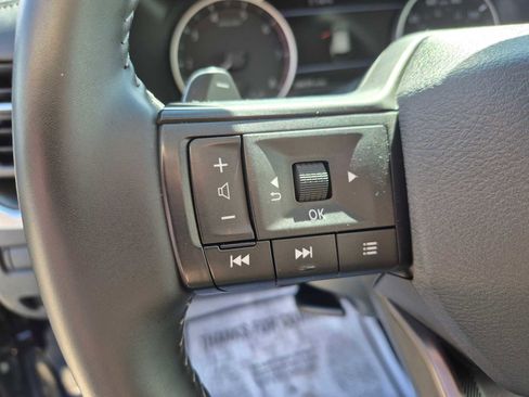 Used 2025 Nissan Rogue SV image 17