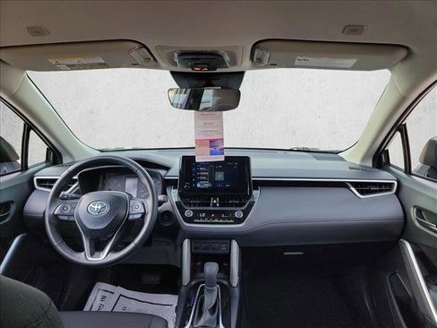 Used 2025 Toyota Corolla Cross LE FWD image 18