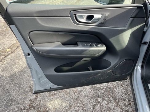 Used 2024 Volvo XC60 B5 Plus image 20