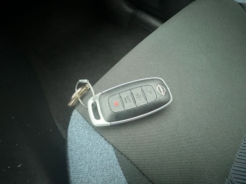 Used 2025 Nissan Versa SV FWD image 21