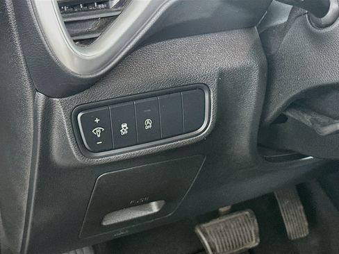 Used 2025 Kia Soul LX w/ LX Technology Package FWD image 17