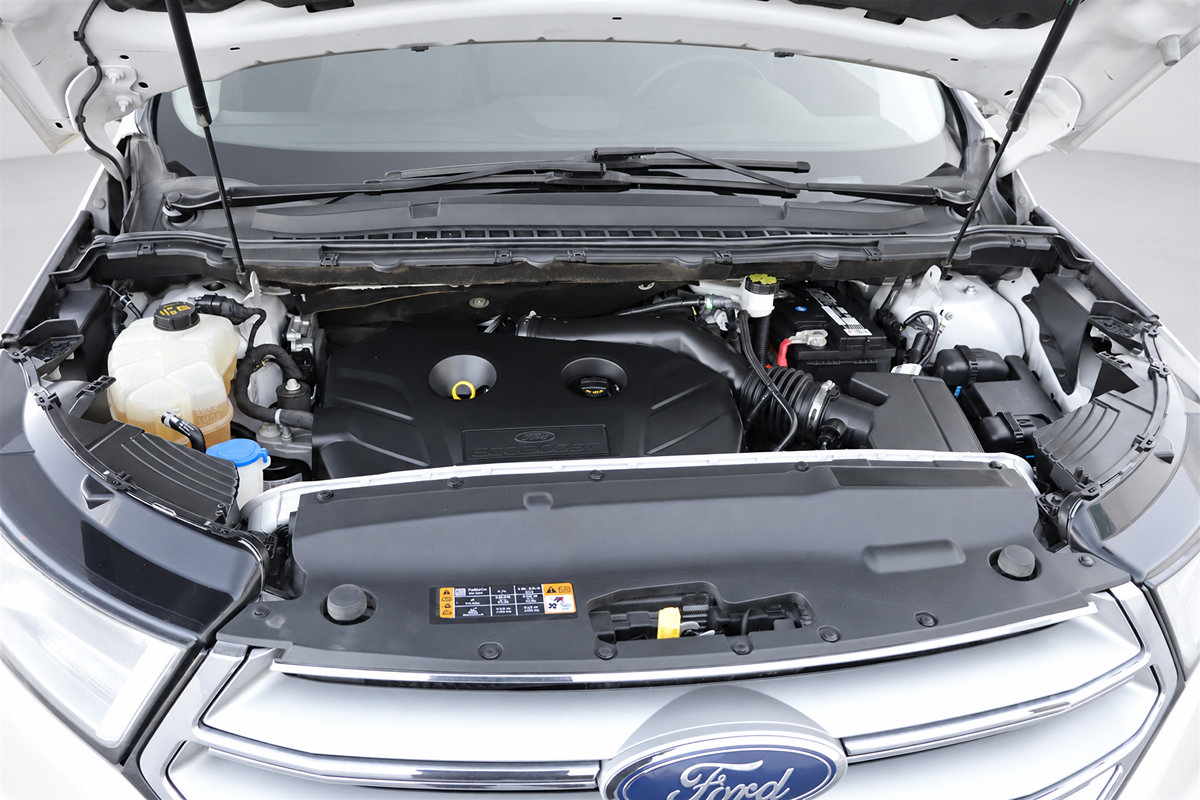 Used 2018 Ford Edge Titanium w/ Equipment Group 302A FWD image 44