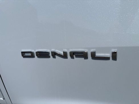 New 2026 GMC Acadia Denali Ultimate w/ LPO, Floor Liner Package AWD/4WD image 9