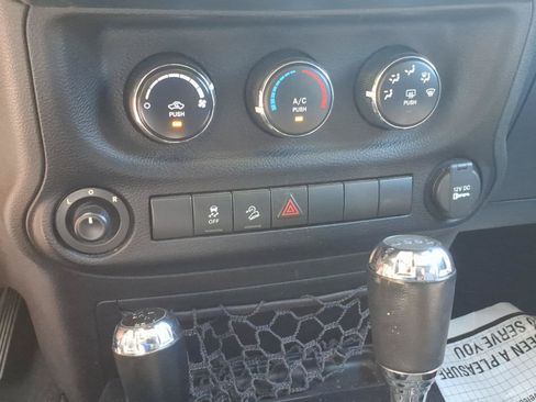 Used 2015 Jeep Wrangler Sport AWD/4WD image 11