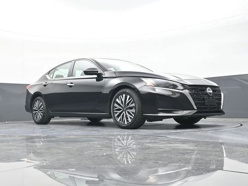 Used 2024 Nissan Altima 2.5 SV image 46