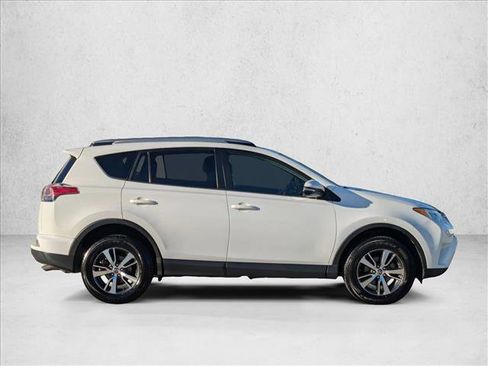 Used 2017 Toyota RAV4 XLE image 4
