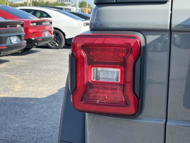 Used 2021 Jeep Wrangler Unlimited Rubicon AWD/4WD image 10