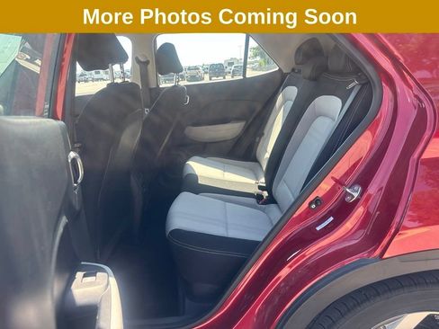 Used 2025 Hyundai Venue SEL FWD image 8