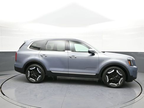 Certified 2023 Kia Telluride S image 5