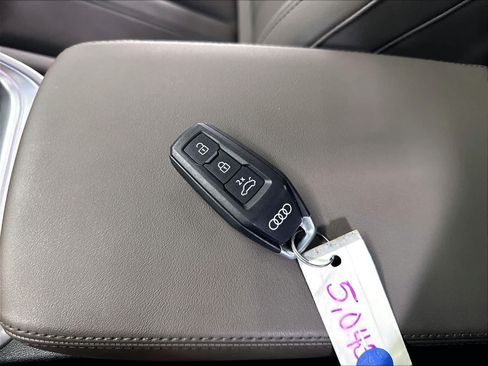 Used 2025 Audi Q5 Premium AWD/4WD image 12