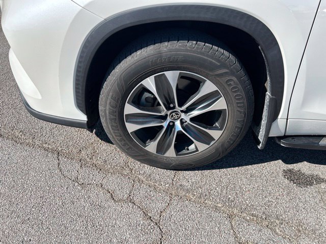 Used 2020 Toyota Highlander XLE FWD image 10