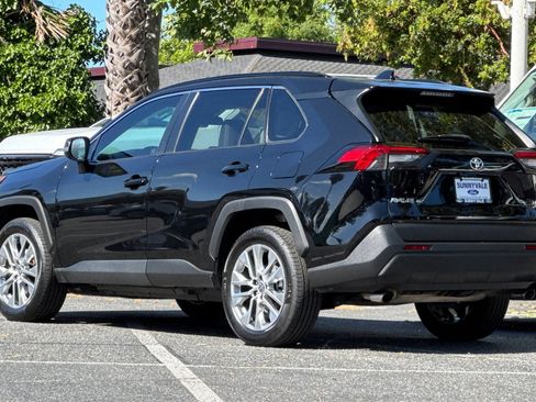 Used 2022 Toyota RAV4 XLE Premium FWD image 6