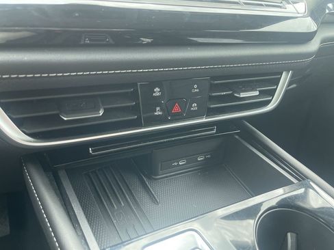Used 2025 Volkswagen Atlas SE FWD image 16