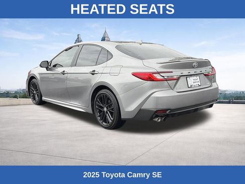Used 2025 Toyota Camry SE image 3