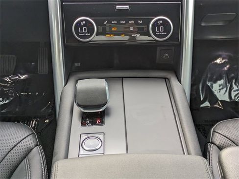 Used 2025 Land Rover Discovery S image 15