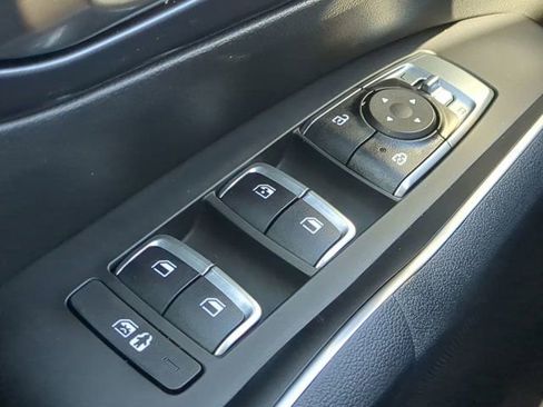 Used 2023 Kia Sorento LX image 21