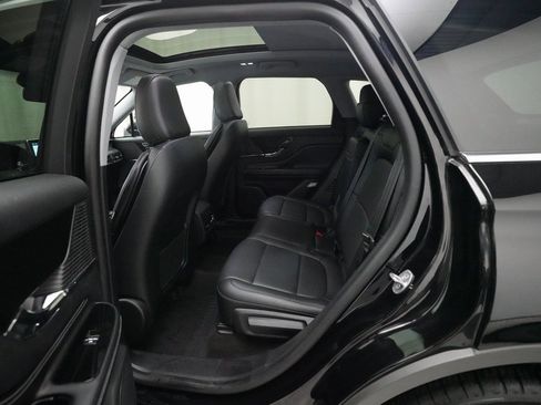 Used 2022 Lincoln Corsair AWD w/ Premium Package image 16