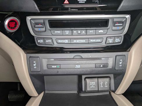 Used 2016 Honda Pilot Touring image 33