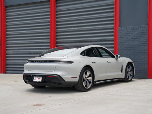 Used 2023 Porsche Taycan RWD image 10