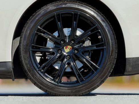 Used 2018 Porsche Panamera 4S image 18