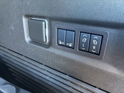 Used 2024 GMC Yukon XL Denali Ultimate AWD/4WD image 40