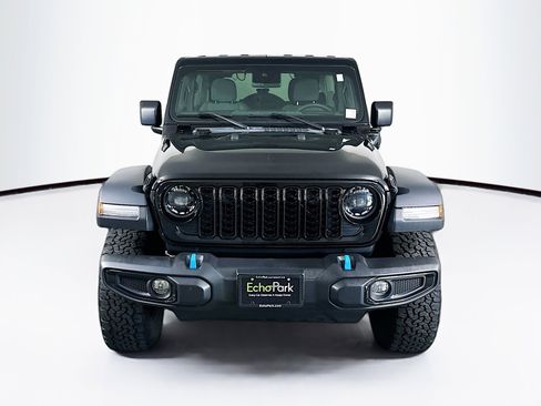 Used 2024 Jeep Wrangler Unlimited AWD/4WD image 2