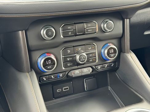 Used 2023 GMC Yukon AT4 w/ AT4 Premium Package AWD/4WD image 30