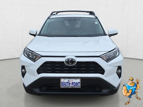 Used 2021 Toyota RAV4 XLE FWD image 2