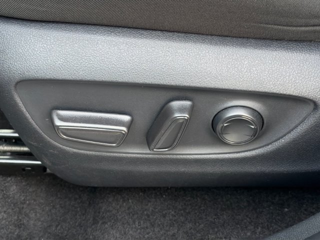Used 2025 Toyota RAV4 XLE FWD image 18
