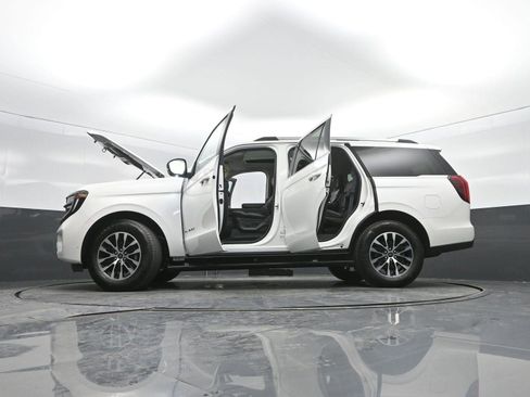 Used 2025 Ford Expedition Platinum image 57