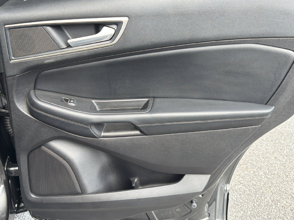 Used 2020 Ford Edge SEL w/ Convenience Package FWD image 16
