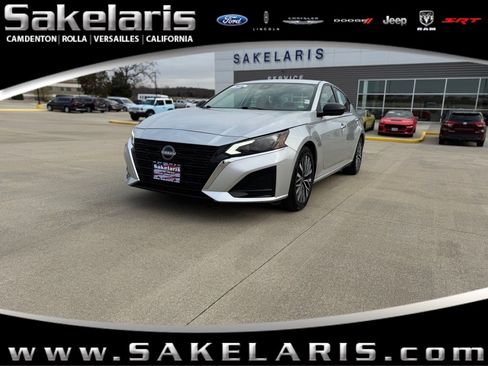 Used 2024 Nissan Altima 2.5 SV FWD image 1
