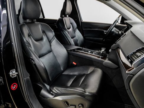 Used 2017 Volvo XC90 T6 Momentum w/ Vision Package image 38