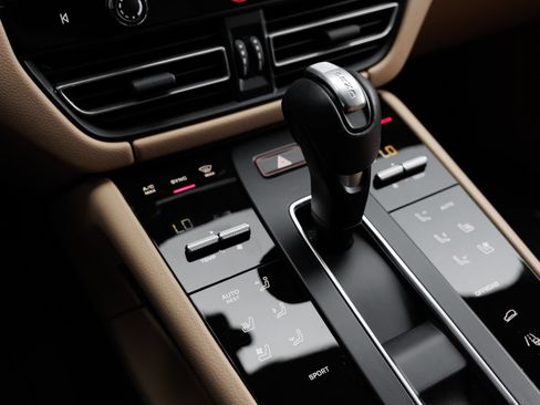 Certified 2026 Porsche Macan AWD/4WD image 21