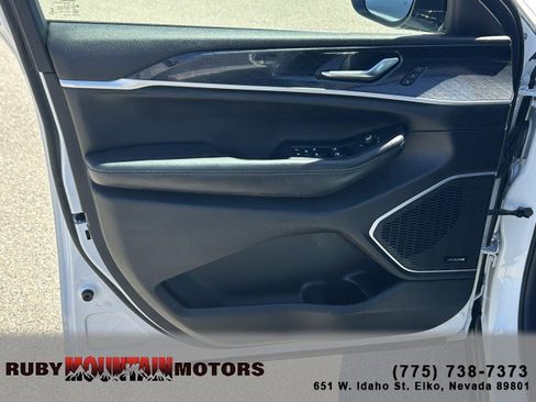 Used 2022 Jeep Grand Cherokee Trailhawk AWD/4WD image 9