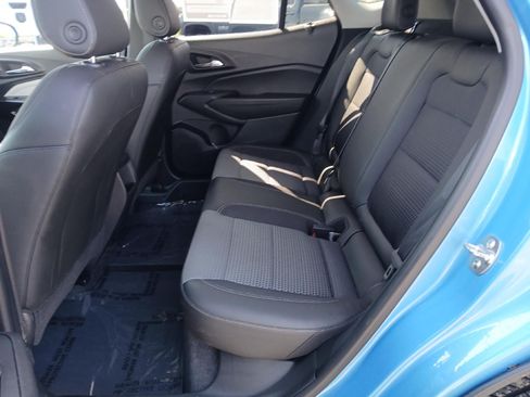 Used 2025 Chevrolet Trax LT FWD image 16