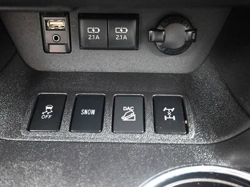 Used 2017 Toyota Highlander XLE image 23