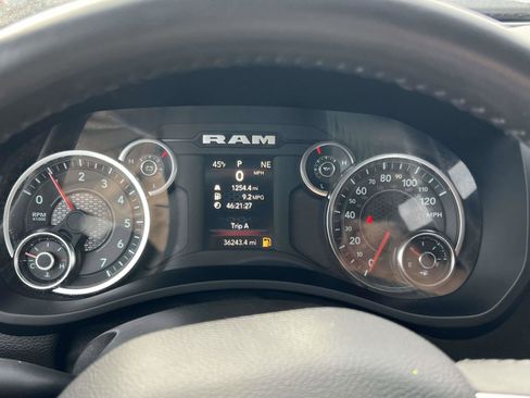 Used 2024 RAM 2500 Big Horn w/ Bed Utility Group image 17