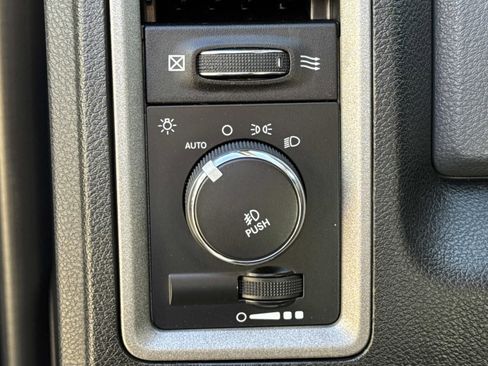 Used 2015 RAM 5500 Tradesman w/ Power & Remote Entry Group image 25