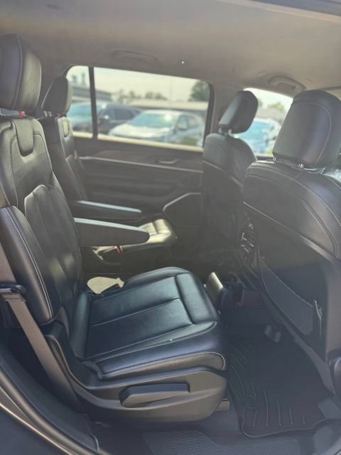 Used 2022 Jeep Grand Cherokee L Limited w/ Trailer Tow Group (B) AWD/4WD image 16
