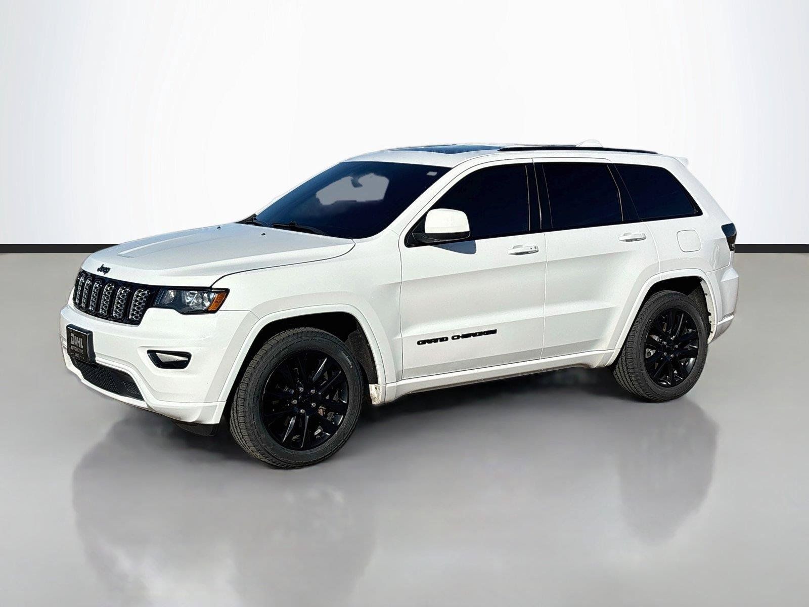 Used 2019 Jeep Grand Cherokee Altitude AWD/4WD image 4