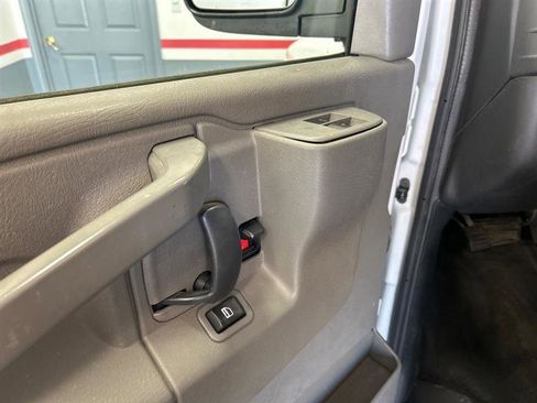 Used 2017 Chevrolet Express 3500 LT w/ LT Preferred Equipment Group RWD image 12
