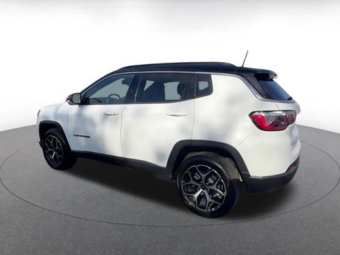 Used 2025 Jeep Compass Limited image 10